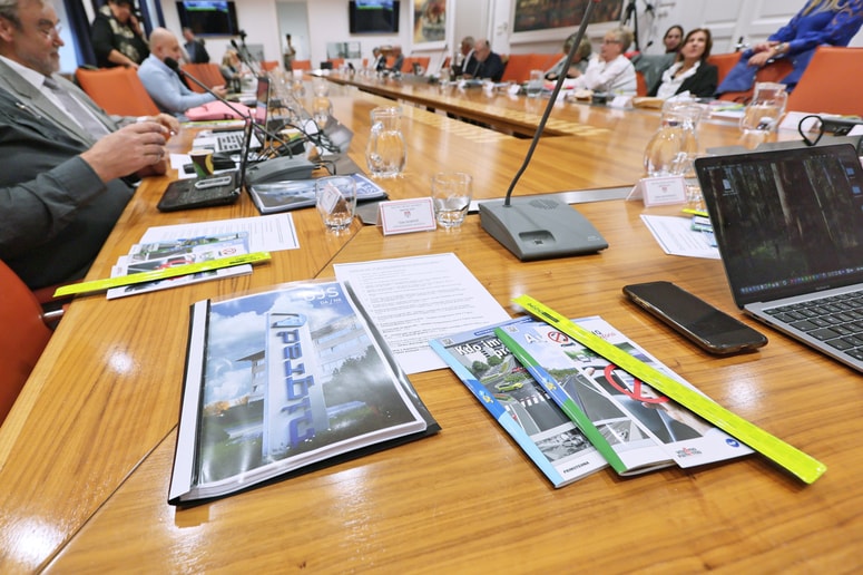 Razprava o cenah Nigrada in postavitvi radarjev bo morala počakati na nov termin.