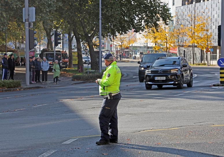 Nesreča se je zgodila na Partizanski cesti v Mariboru.