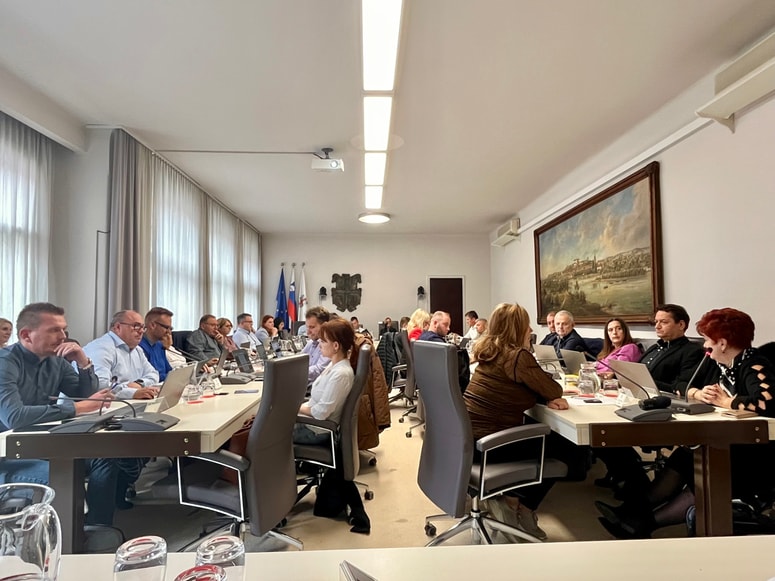 Novembra se svetniki ne bodo sestali, naslednja seja bo v decembru. 