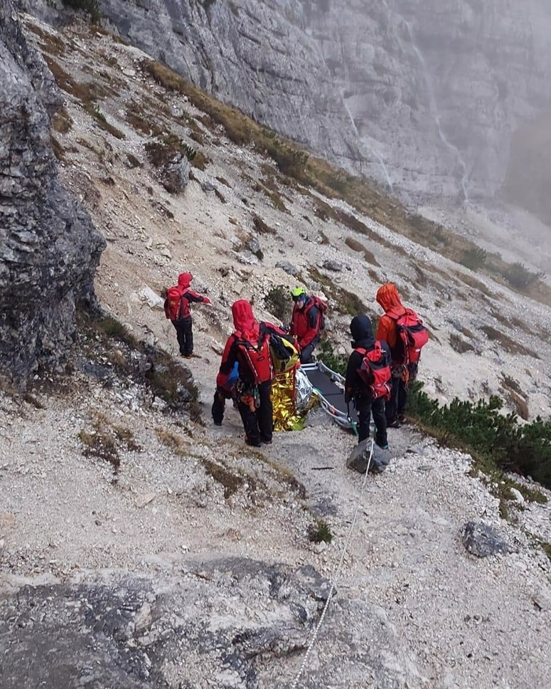 Reševanje madžarske pohodnice, ki si je na območju Triglava zlomila golenico.