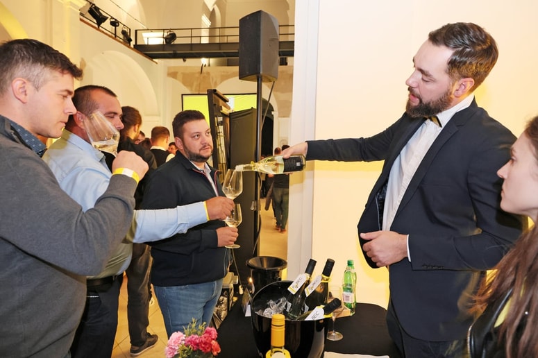 Glavna fotografija članka:(FOTO) V Mariboru Salon štajerskih mladih vin Pubec odpira 10. sezono mladih vin