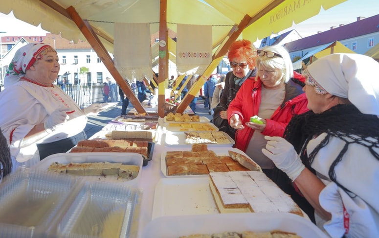 Glavna fotografija članka:(FOTO) Mariborska sobotna tržnica v polnem sijaju, zadišalo tudi po Varaždinu