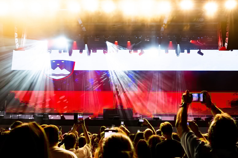 Glavna fotografija članka:(FOTO) Tommy Cash šokiral v ljubljanski Odiseji: Zapel je pesem Modrijanov
