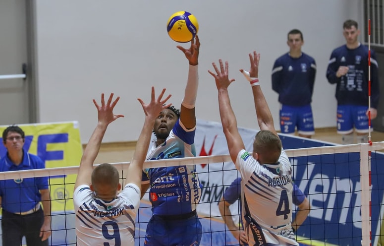 Bryan Camino Martinez mora najprej opraviti z birokracijo, šele zatem ga čaka dolga pot. 