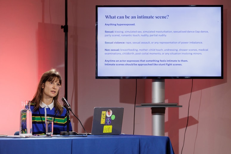 Polett Kasza med predavanjem na Festivalu slovenskega filma 