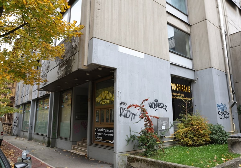 Podjetje Golden Beans ima sedež v poslovni stavbi v Razlagovi ulici v Mariboru.

