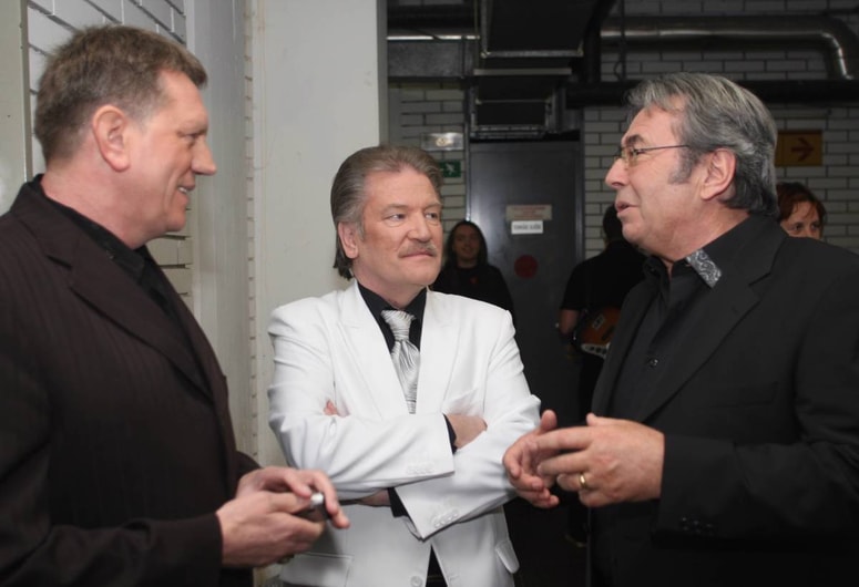 Leta 2009 na humanitarni prireditvi Mariborčani Mariborčanom s prav tako znanima mariborskima pevcema Rudijem Šantlom in Edvinom Fliserjem
