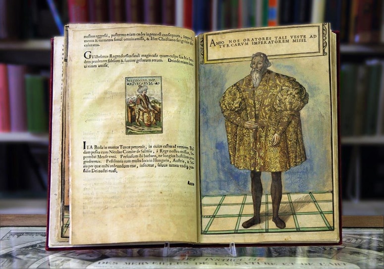 Notranjost Gratae posteritati. Izvod na Ptuju, je eden redkih ohranjenih koloriranih izvodov na svetu.