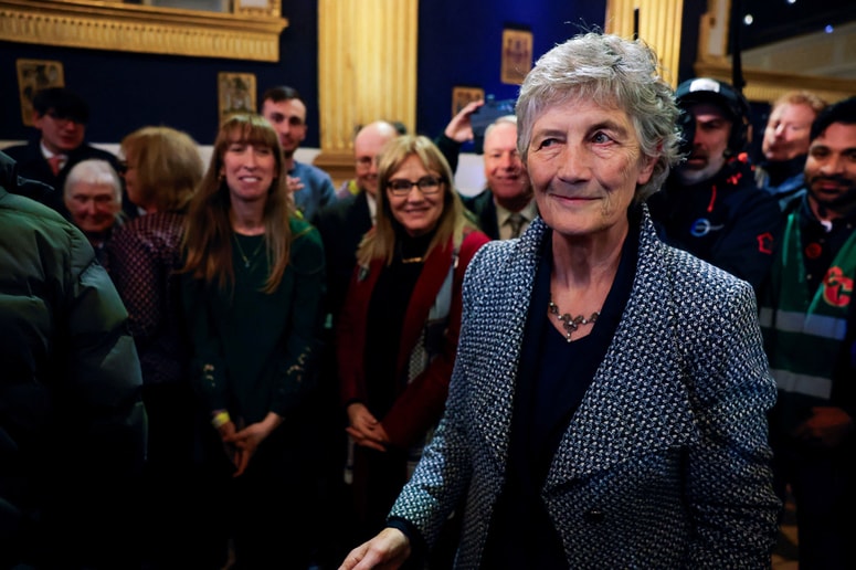 Catherine Connolly bo mandat predsednice nastopila 11. novembra. 