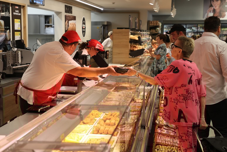 Trgovine bodo konec tedna zaprte tri dni zapored. 