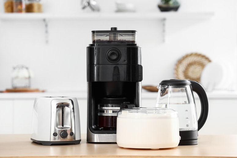 V gospodinjskih aparatih keramični ogrevalni in senzorni elementi zagotavljajo učinkovitost in trajnost.