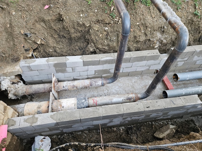 Prenova sistema daljinskega ogrevanja s starimi cevmi. 