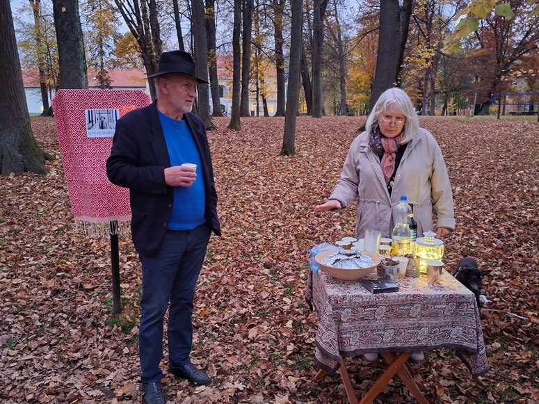 Štefan Marflak in Zlatka Strgar ob odprtju razstave v galeriji Frida v parku 