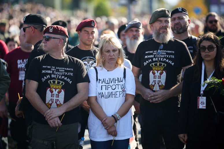 Dijano Hrka so v Novem Sadu varovali vojni veterani. 