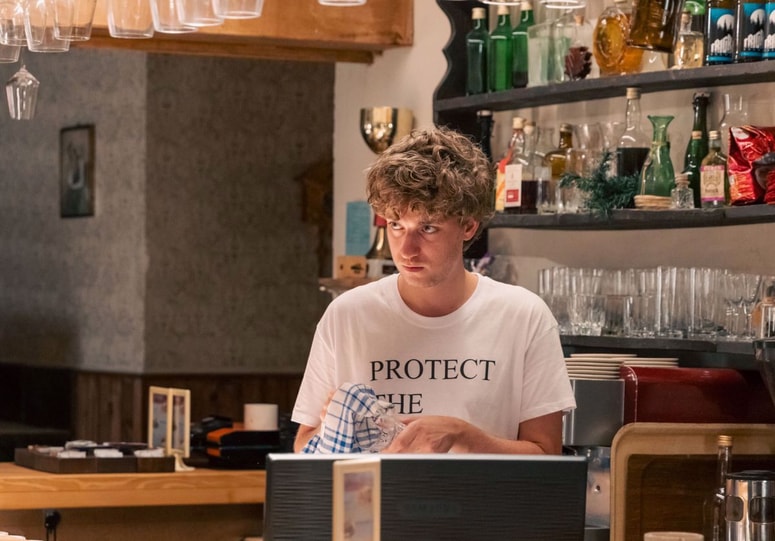 Ivan Vastl igra v serijah Gospod profesor in Takšno je življenje. 