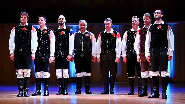 Vojničani, ki so bil del koncertov celo v slovenski narodni noši, niso navdušili le Slovencev.