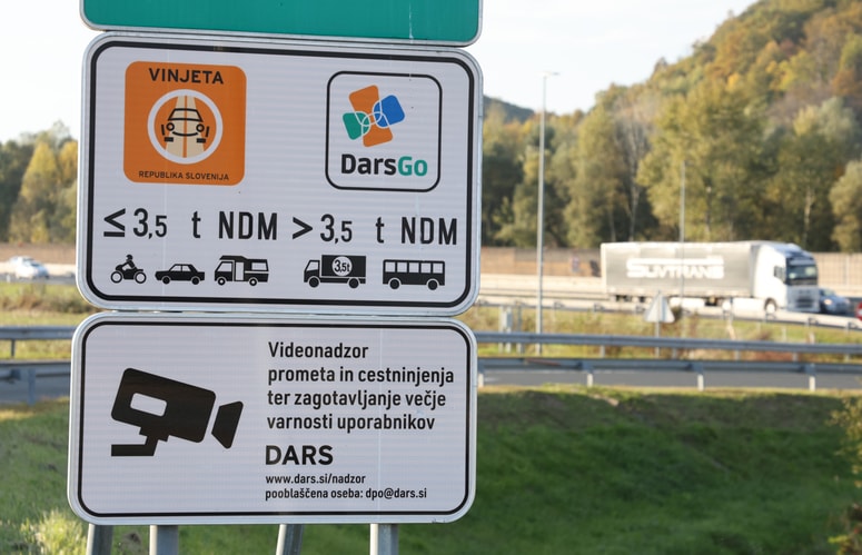 Glavna fotografija članka:Poslanci potrdili štirimesečno podaljšanje veljavnosti vinjet