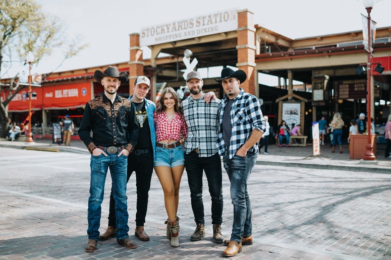 Saša Lešnjek in Fehtarji: "Snemanje v Dallasu je bilo svojevrstno doživetje."