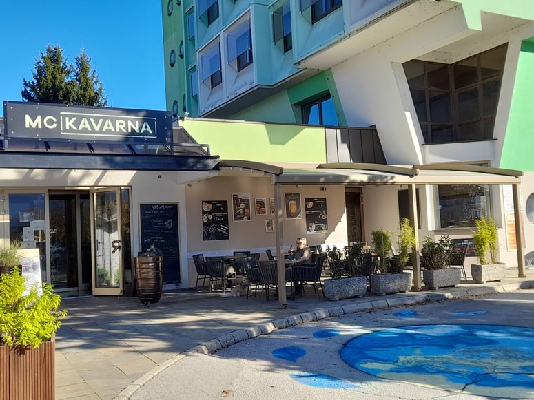 Prenovljena kavarna ob hotelu Žalec