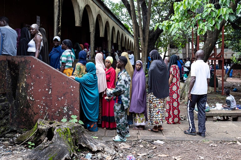 Conakry je bil poln neprijetnega in zelo napetega vzdušja. 