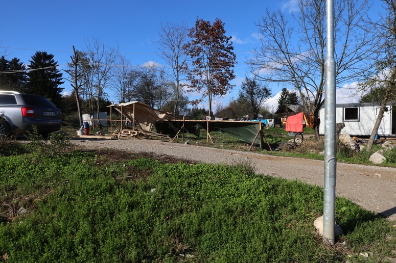 Romsko naselje Brezje Žabjak. 
