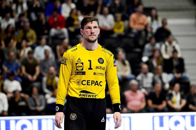 Jože Baznik v dresu francoskega kluba Pays d’Aix, ki je bil njegov prvi v Franciji in za katerega brani tudi zdaj. Vmes je oblekel še dresa Nimesa in Rennesa. 