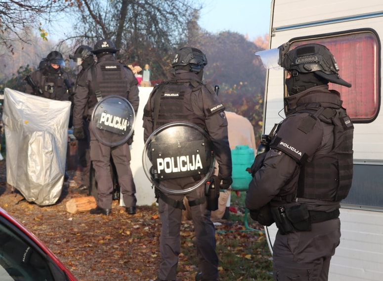 Zasežena avtomatska puška M70