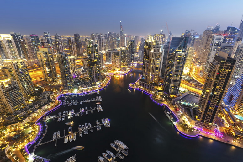 Dubaj, kljub svoji bleščeči zunanjosti, ostaja družba s strogimi moralnimi pravili.