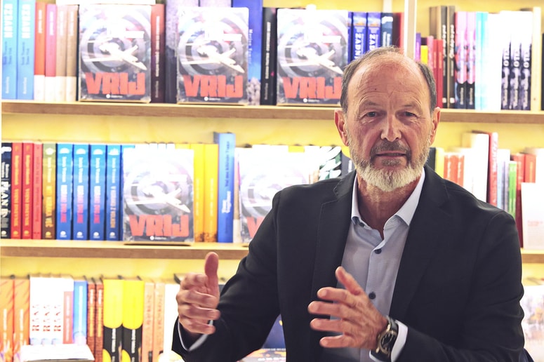 Miha Lampreht je izdal svoj romaneskni prvenec Vrij. 