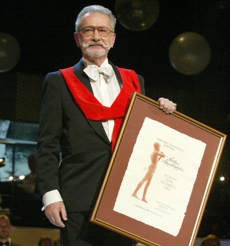 Črt Škodlar z Ježkovo nagrado. 