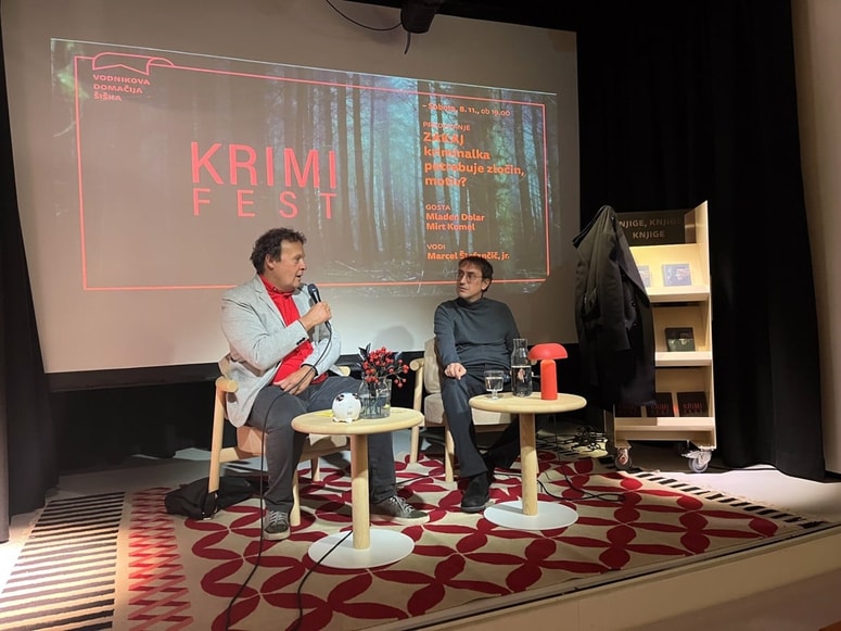 Urednik Andrej Blatnik in pisatelj Mirt Komel na Krimifestu 