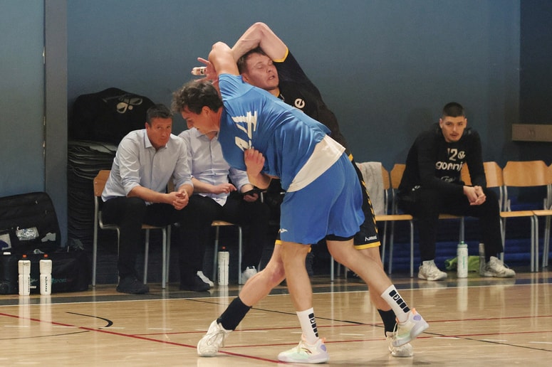 Kar 13 golov Jana Mlača Černeta (modri dres) v Krškem je bilo za uspeh Drave še vedno premalo. 