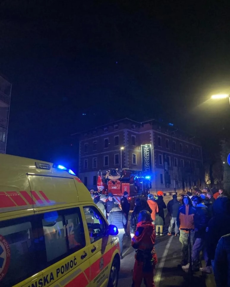 Reševalci so hudo poškodovanega kolesarja odpeljali v ljubljanski klinični center.