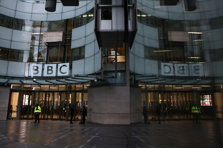 Britanski medij BBC se je znašel v središču kritik. 