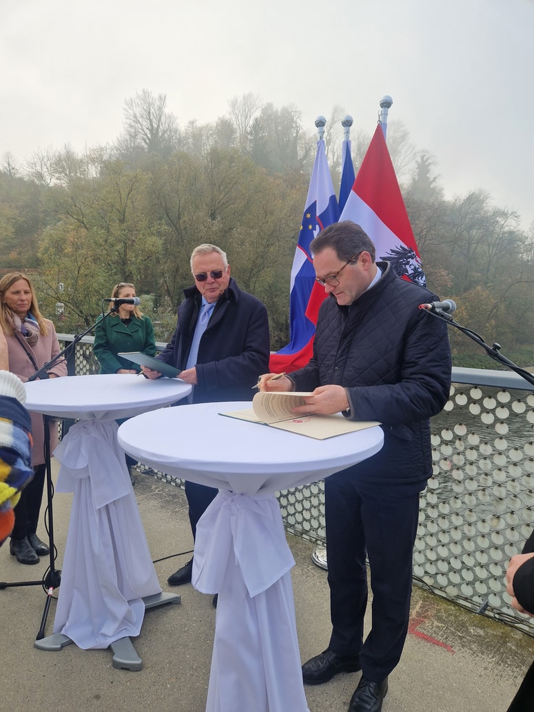 Ministra Jože Novak in Norbert Totschnig sta podpisala deklaracijo goMURra med Slovenijo in Avstrijo. 