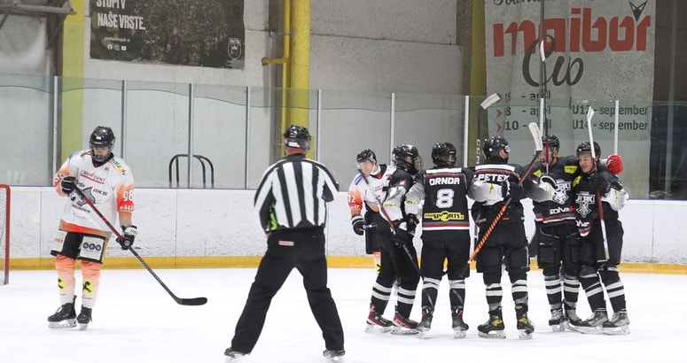 Lisjaki so z eno zmago na repu lestvice.