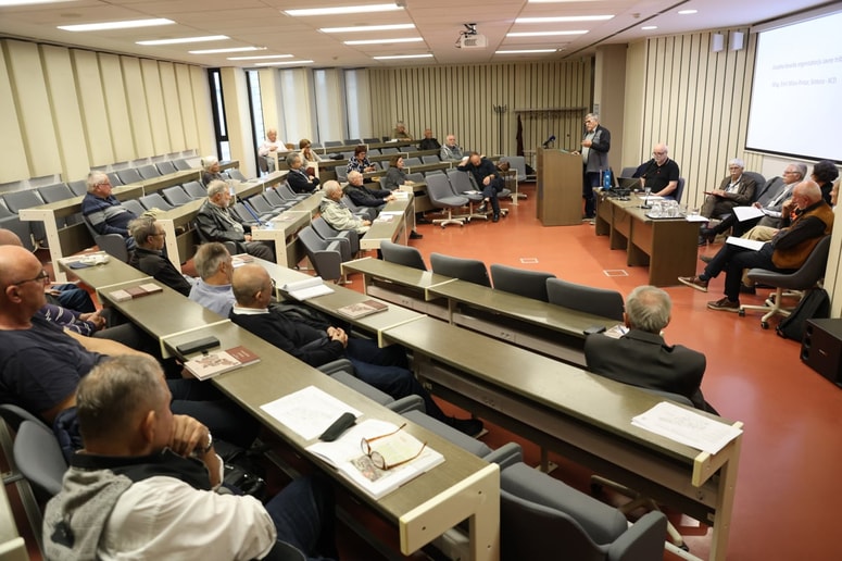 Javna tribuna v Mariboru