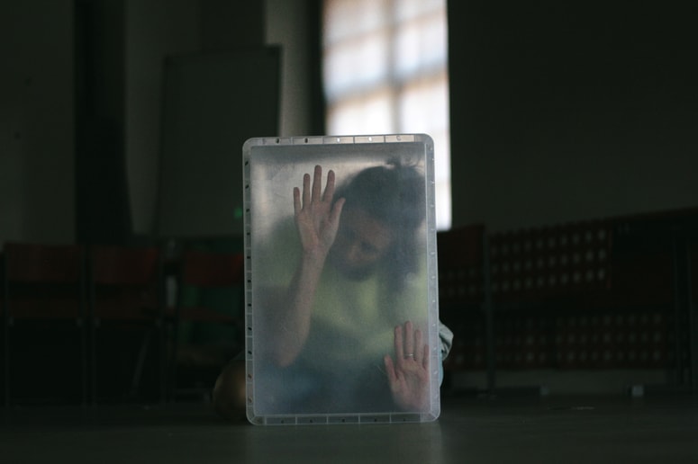 Po sedmih letih se Tina Valentan, dvakratna prejemnica nagrade Ksenije Hribar, ki jo po mnenju publike in kritiške javnosti odlikuje ponotranjena plesna drža in performerska senzibilnost, vrača na oder s solom.