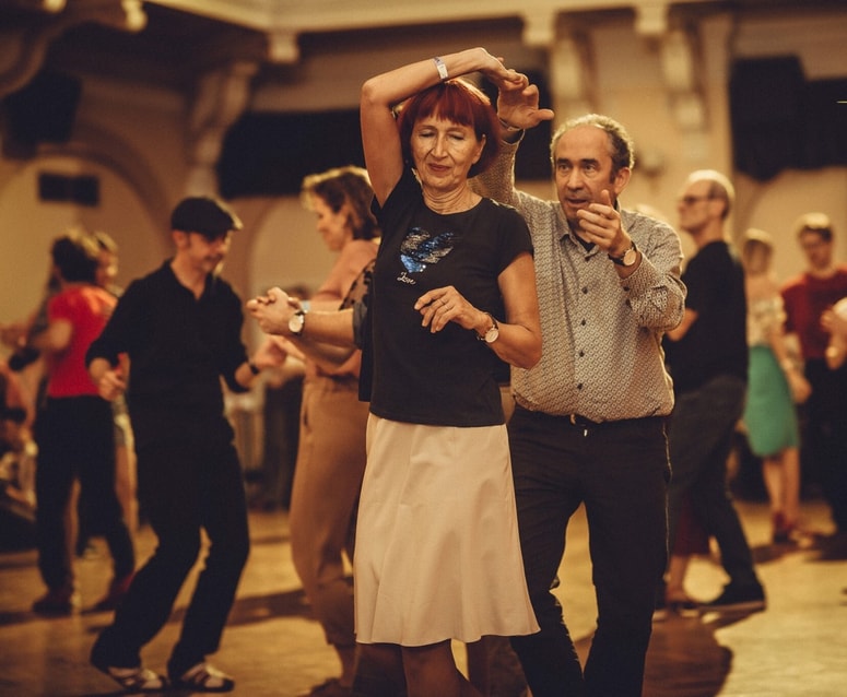 Swing je ples z eno omejitvijo - človek mora biti dober, pravi Aleš Kolar. 