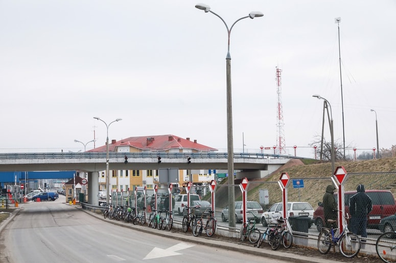 Odprli naj bi mejna prehoda v krajih Bobrowniki in Kuznica Bialostocka.