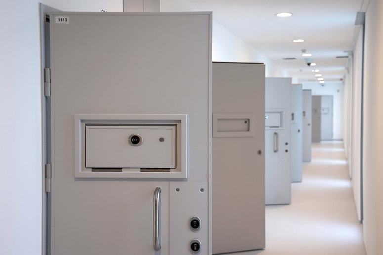 Glavna fotografija članka:(KOMENTAR) Iz starega zapora v novega