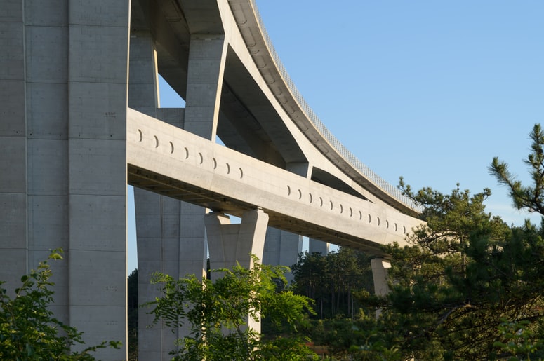 Glavna fotografija članka:Golob napovedal gradnjo tretjega, vzporednega tira in ukinitev obstoječe proge. Kdaj bo zgrajen?