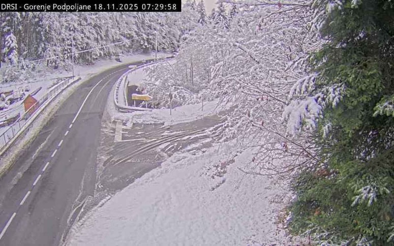 Sneg na cesti Ljubljana-Kočevje pri naselju Gorenje Podpoljane