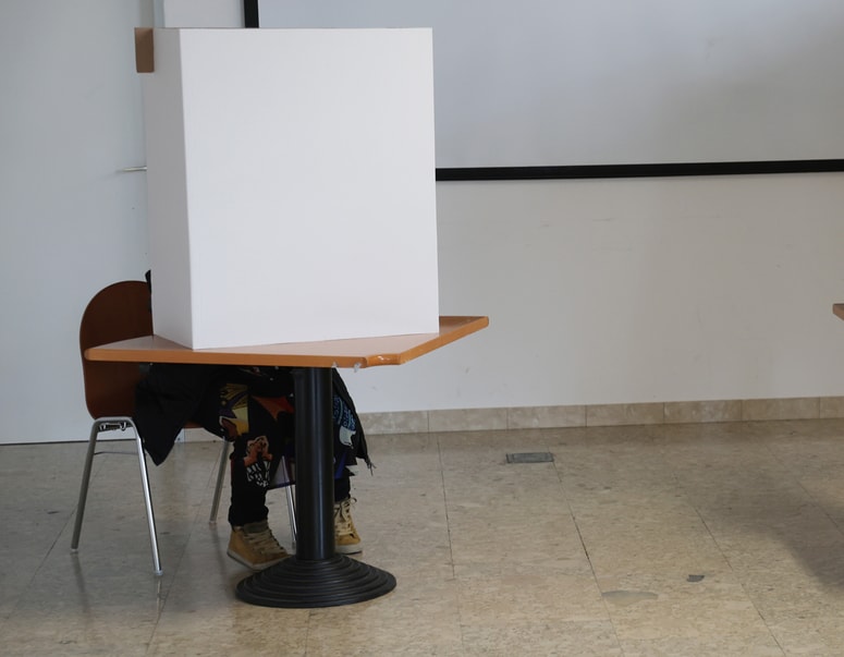 Predčasno glasovanje se je začelo včeraj, 18. novembra, glas pa bo mogoče oddati še v sredo, 19., in četrtek, 20. novembra.