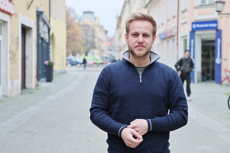 Samo Curk: "Mi zagovarjamo, da so vsi izdelki jasno označeni. Sploh pri mesu v vitrini in pri predelanem mesu pogosto ni jasno zapisano poreklo. Potrošnik mora natanko vedeti, kdaj je meso uvoženo in kdaj ne." 