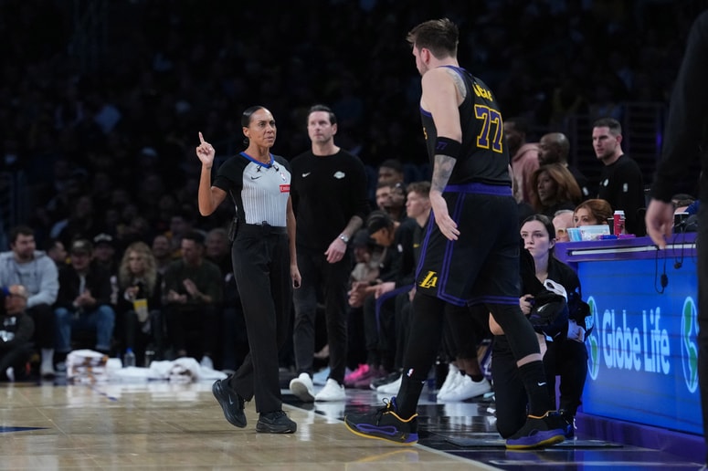 Luka Dončić in sodnica Sha'rae Mitchell