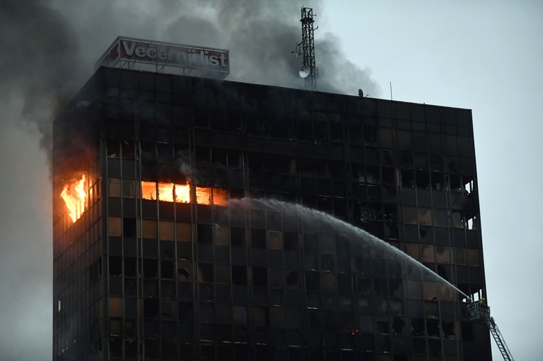 18. november je zagorel nebotičnik Vjesnik. 