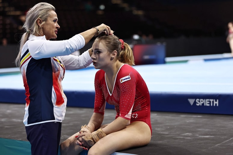 Sabrina, ki je danes stara 18 let, je članica romunske reprezentance, njene treninge pa še vedno vodi njena mama Camelia Voinea. 