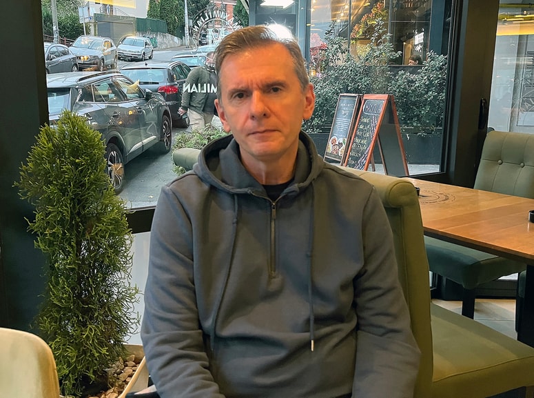 Nebojša Vladisavljević je redni profesor politologije na beograjskem FPN. 