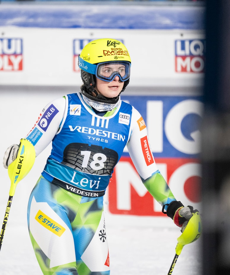 Glavna fotografija članka:Korošica spet po deseterico, Mariborčanka po prve točke svetovnega pokala